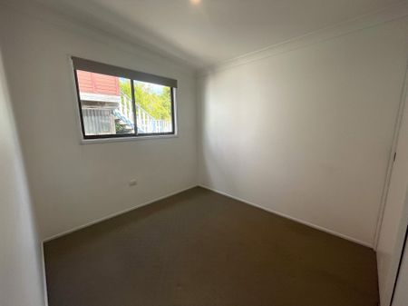 4 bedroom home in the heart of Budgewoi - Photo 3