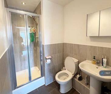 2 bedroom penthouse to rent - Photo 3