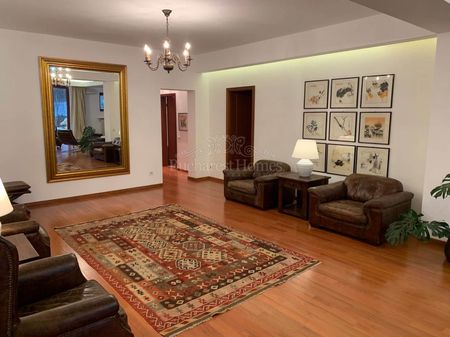 Large Executive Two Bedroom Apartment with Garden - Piata Victoria - Photo 2