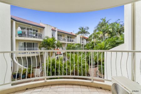 TWO BEDROOM UNFURNISHED UNIT WITH POOL - Photo 4