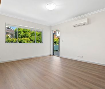 Light-Filled, Air-Conditioned Apartment in Prime Brookvale Location - Photo 5