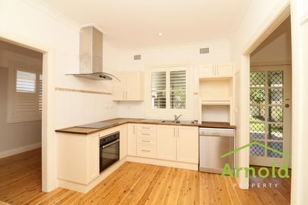 Beautiful Home - Photo 2