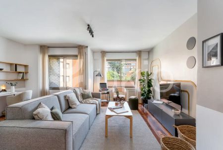 Apartamento de alquiler en Calle de Rafael Calvo, Almagro - Photo 3