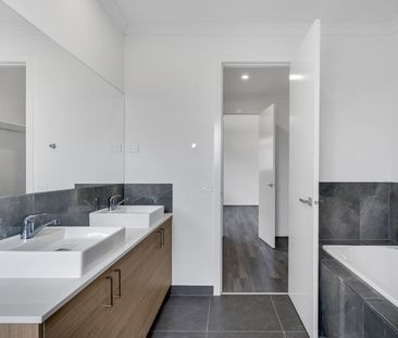 Family Home in Ooranya estate! - Photo 4