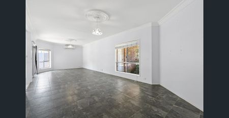 Spacious Family Home in Quiet Street - Photo 3