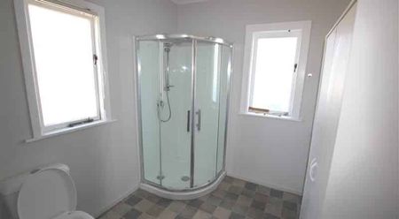 4 Bedroom House with 1 Bathroom - Photo 4