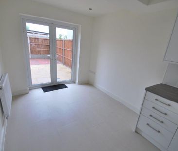 3 bedroom detached house to rent - Photo 5