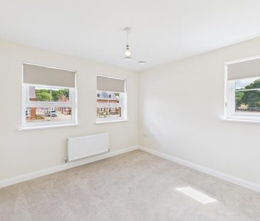 Sniggs Field Avenue, Winnycroft, Gloucester - Photo 2