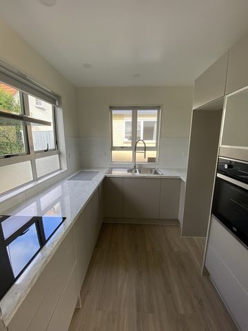 Tidy Two Bedroom in Kensington! - Photo 3