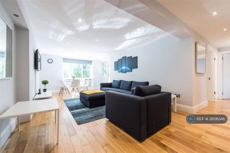 3 bedroom flat to rent - Photo 3