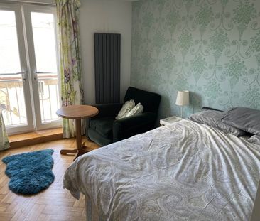 Room in a Shared House, Knoll Road, SW18 - Photo 4