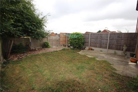 2 bedroom semi-detached house to rent - Photo 4