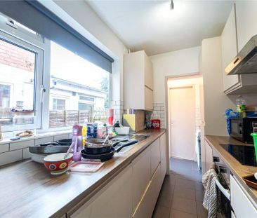 3 bedroom end of terrace house to rent - Photo 3