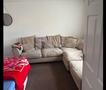 Room in a Shared House, Fearnville Place, LS8 - Photo 1