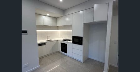A stunning apartment in Rouse Hill’s lively village heart!!! - Photo 4