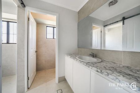 Fully Renovated 3 Bedrooms Home in a Prime Location - Photo 5