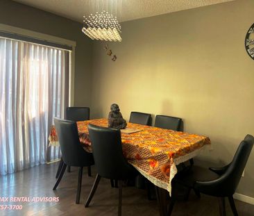 SPACIOUS 3 BED, 2.5 BATH, 2-STOREY HALF DUPLEX WITH AN ATTACHED SIN... - Photo 1