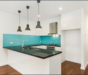 1D Victoria Avenue, Mitcham VIC 3132 - Townhouse For Rent | Domain - Photo 4