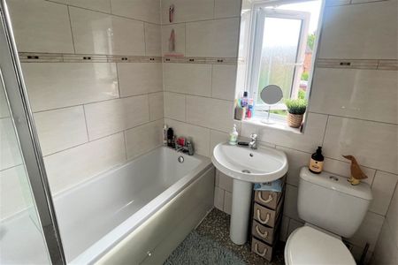 Sandycroft Road, Little Chalfont, Buckinghamshire,HP6 - Photo 5