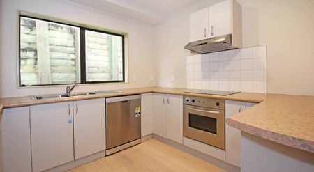 Spacious, Popular Location - Mt Wellington - Photo 3