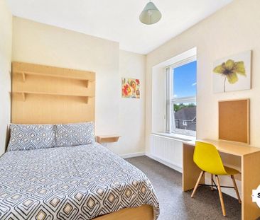 4 bedroom flat to rent - Photo 2