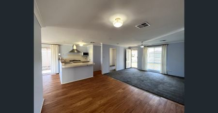 3x1 + Study Home! - Photo 2