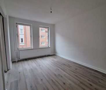 Frisch renovierte 3- ZW in der Langenbeckstr. 10 in Kiel zu vermiet... - Foto 4