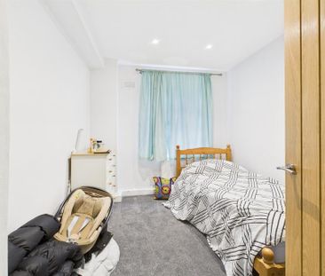 3 bedroom flat to rent - Photo 5