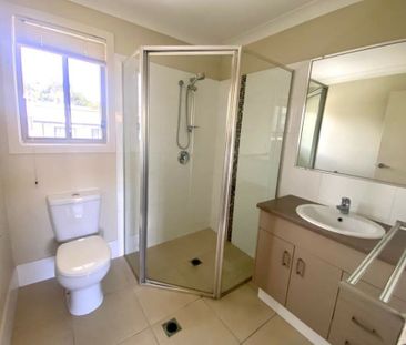 Modern 4-Bedroom Home in Prime Coomera Location - Photo 5