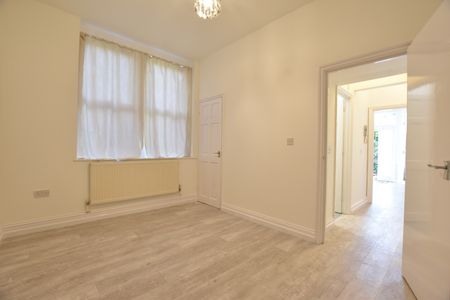 1 Bed Flat, Hart Hill Drive, LU2 - Photo 3