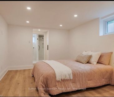 For Lease - 108 REBECCA Street, Oakville, Ontario - Photo 5