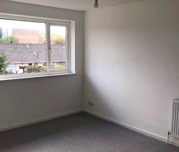 3 Bed Terraced House, Paddock Garden, BS14 - Photo 6