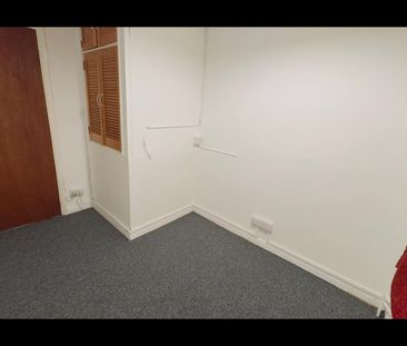 3 Bed Terraced House, Boyce Drive, BS2 - Photo 4