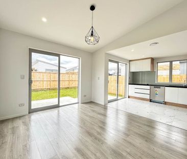 Beautiful Near-New Home – Light-Filled, Modern & Family-Friendly - Photo 5