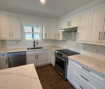 3 Bed 2 bath upper suite in black mountain - Photo 3