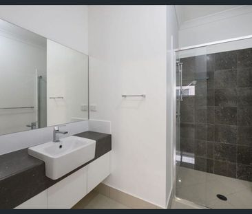 Modern Townhouse with Ducted A/C - Photo 6