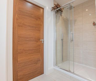 4 bedroom detached house to rent - Photo 2