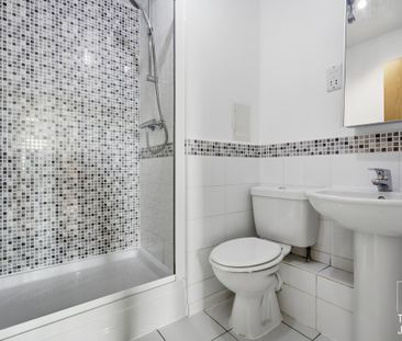 2 bed Apartment To Let - Photo 6