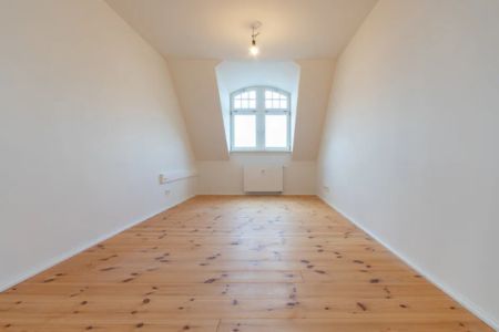 ** ZWEITBEZUG | Dachgeschosstraum | Balkon | Bad mit Wanne & Dusche | Dielenboden | Stellplatz ** - Foto 3