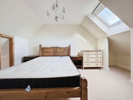 2 bedroom character property to rent - Photo 5