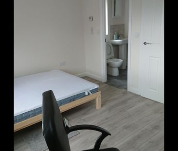 4 Bed Semi-Detached House, Fieldfare Way, CV4 - Photo 1