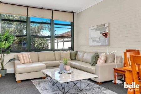 Fully furnished home– Close to Airport, CBD & Beaches - Photo 2