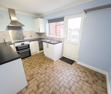 2 bedroom terraced house to rent - Photo 4