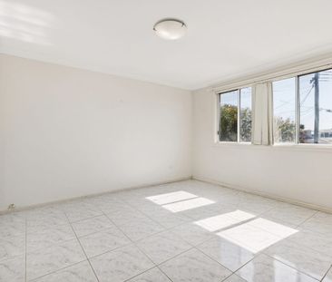 Versatile dual-living home - Photo 5