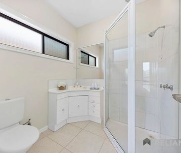 Spacious Family Home in a Prime Tarneit Location - Photo 5