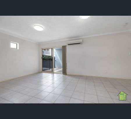 2/8 Bunton Street, Scarborough, Qld 4020 - Photo 3
