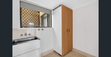 4 Month Lease - Charming Two Bedroom Unfurnished Unit - Photo 4