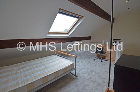 2 Bedroom Mid Terraced House for rent in Autumn Grove - Photo 4