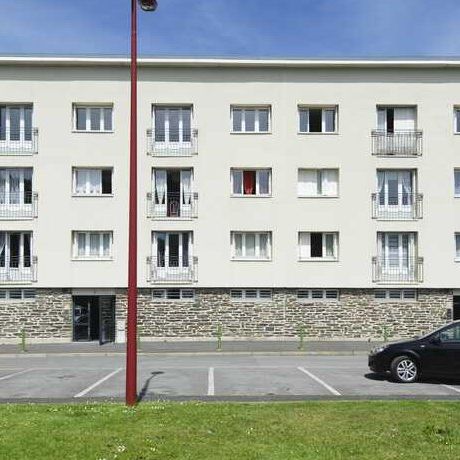 Appartement situé au 2eme étage comprenant 2 chambres fermées, salon et séjour. - Photo 1