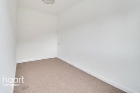 5 bedroom semi-detached house to rent - Photo 2